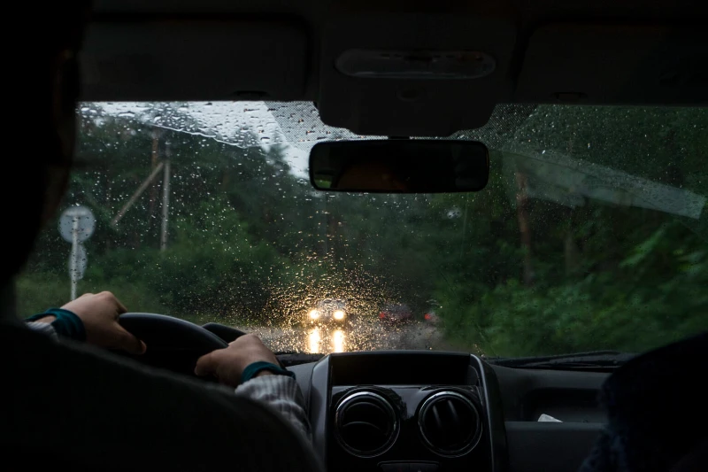 Kinh nghiệm lái xe an toàn mùa mưa, lũ chúng ta nên biết