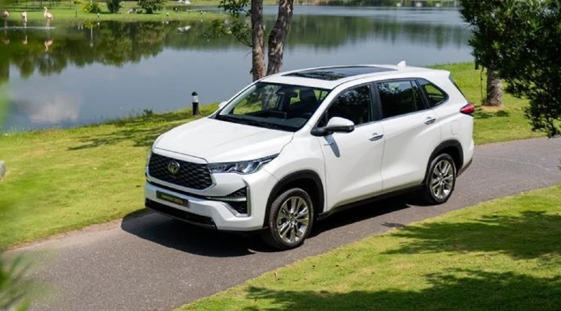 Xe đường dài 7 chỗ Toyota Innova